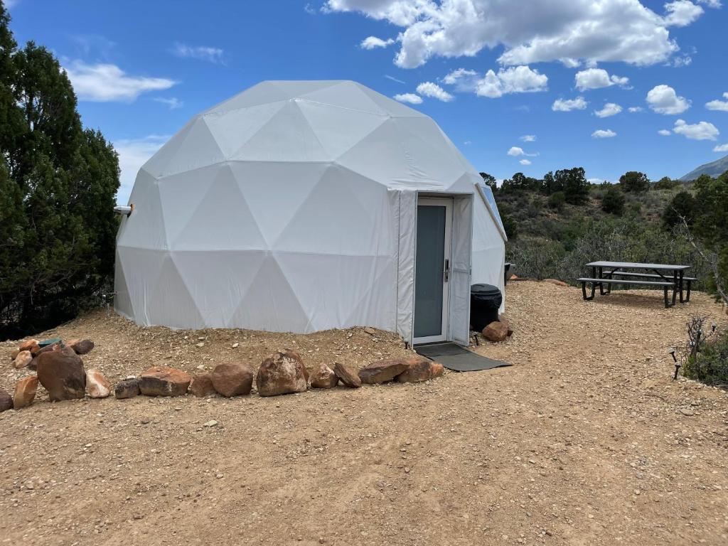 Canyon Rim Domes - A Luxury Glamping Experience!! Монтічелло Екстер'єр фото
